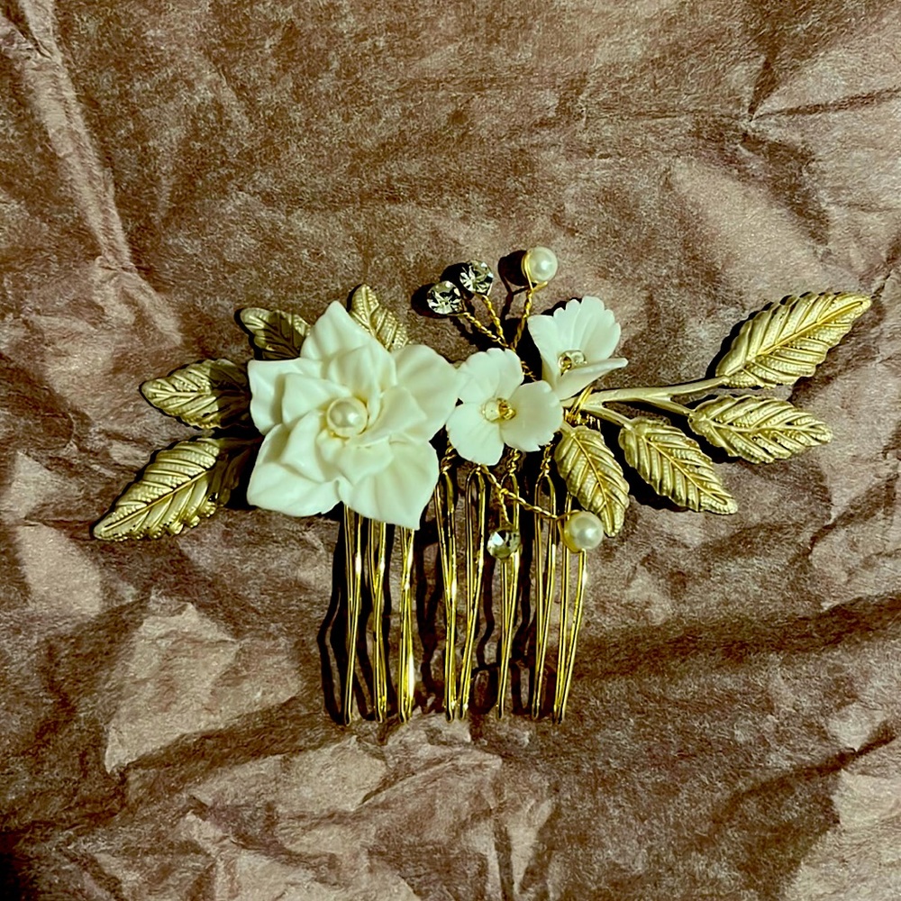 Beautifully made and never worn bridal comb